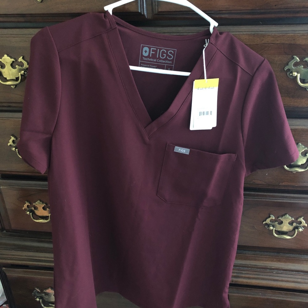 NWT Figs maroon scrub top sz small
